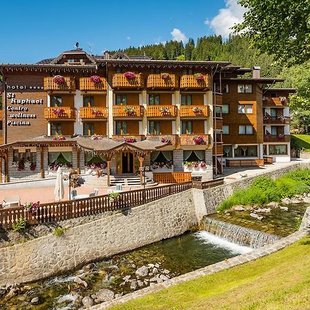 Hotel St. Raphael Мадона ди Кампильо Екстериор снимка
