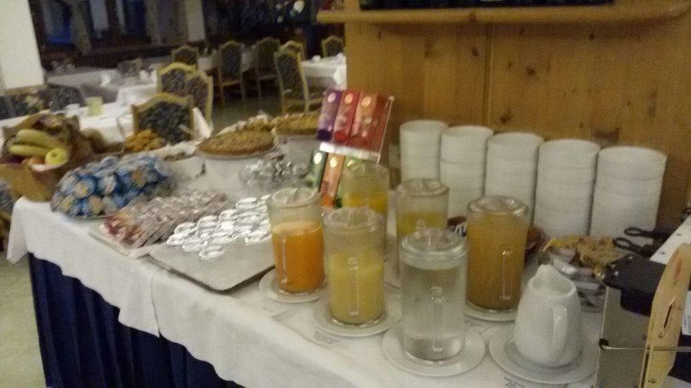Hotel St. Raphael Мадона ди Кампильо Екстериор снимка