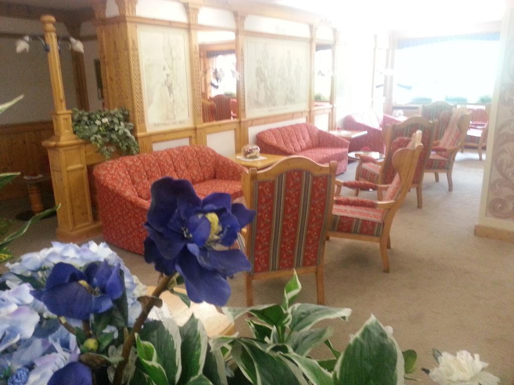 Hotel St. Raphael Мадона ди Кампильо Екстериор снимка