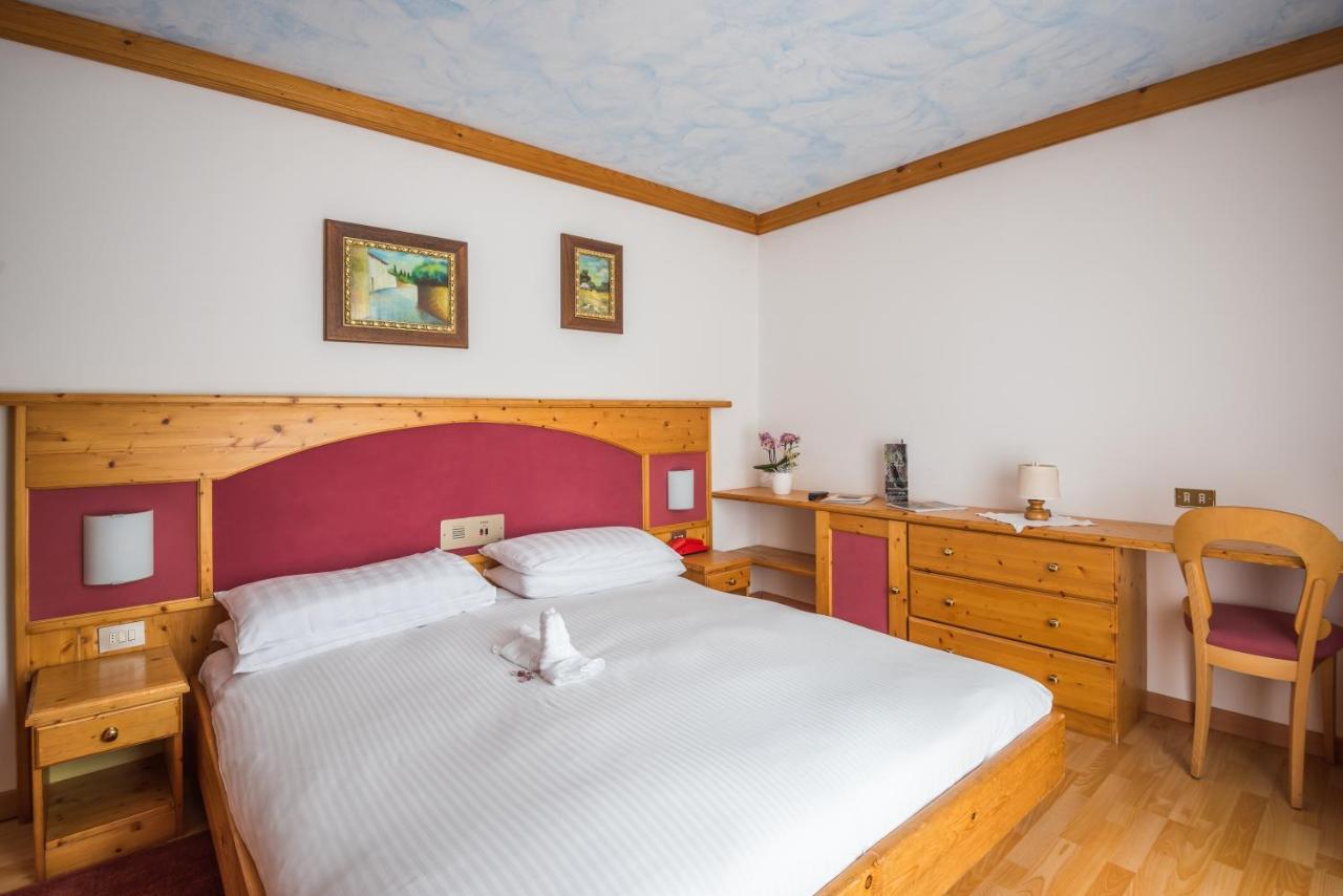 Hotel St. Raphael Мадона ди Кампильо Екстериор снимка