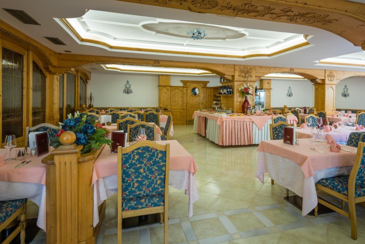 Hotel St. Raphael Мадона ди Кампильо Екстериор снимка