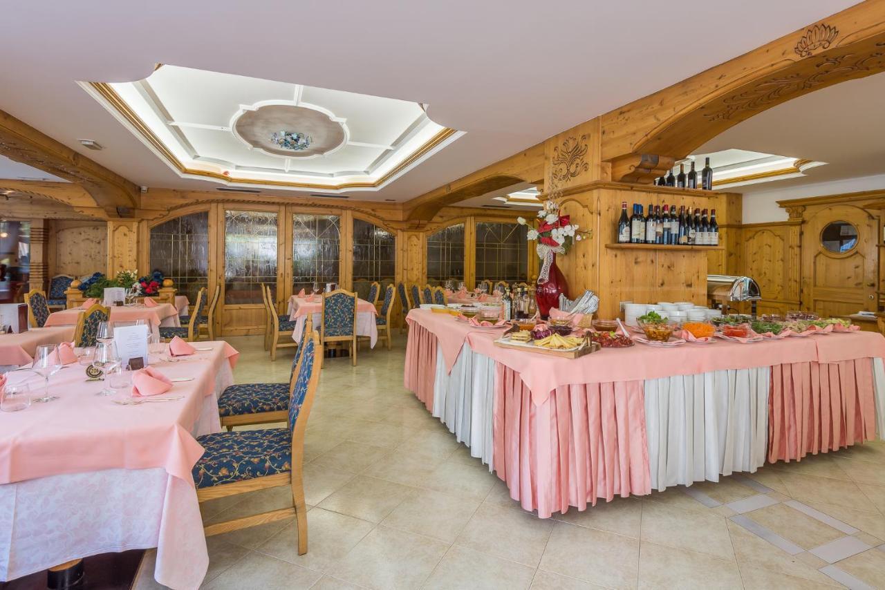 Hotel St. Raphael Мадона ди Кампильо Екстериор снимка
