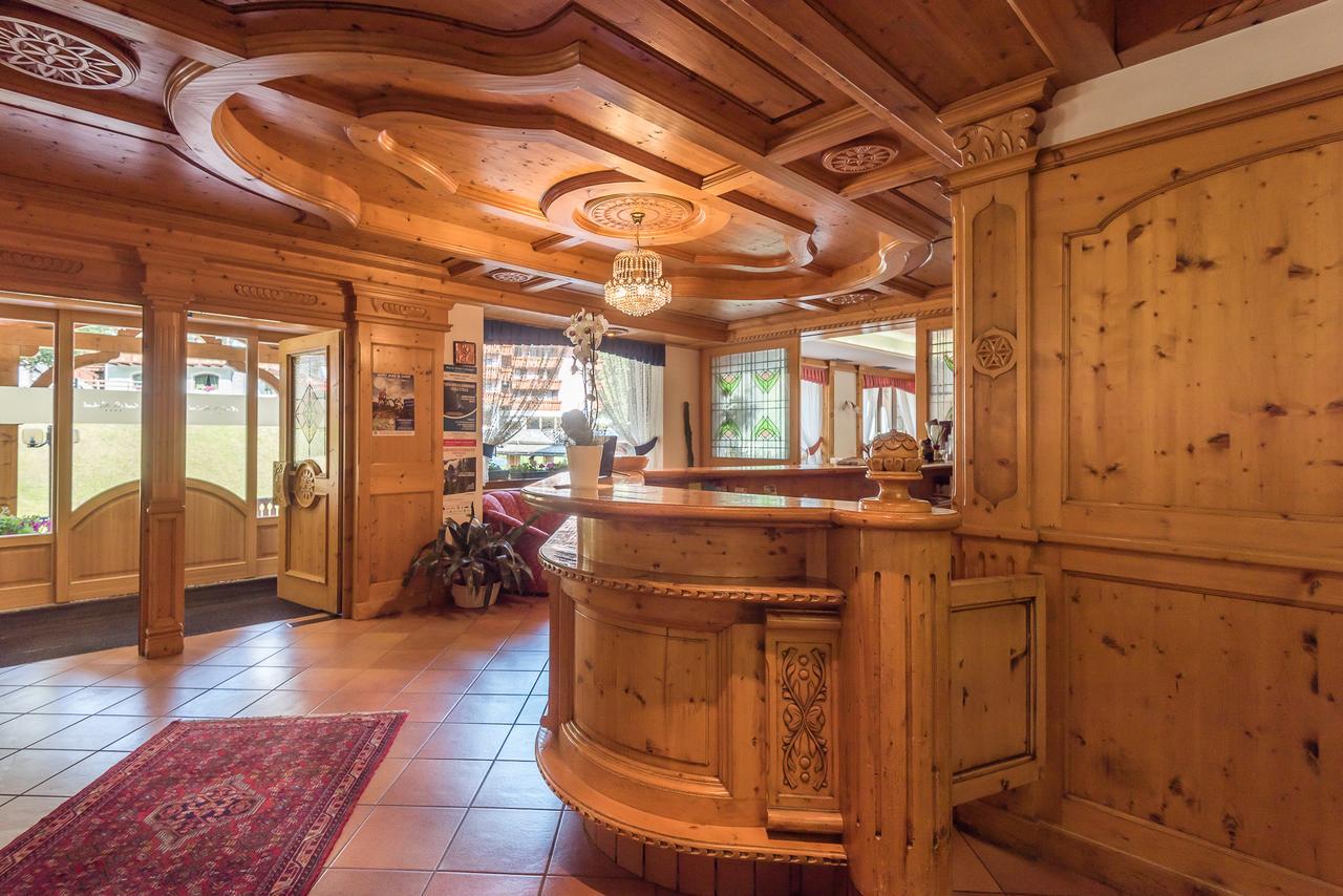 Hotel St. Raphael Мадона ди Кампильо Екстериор снимка