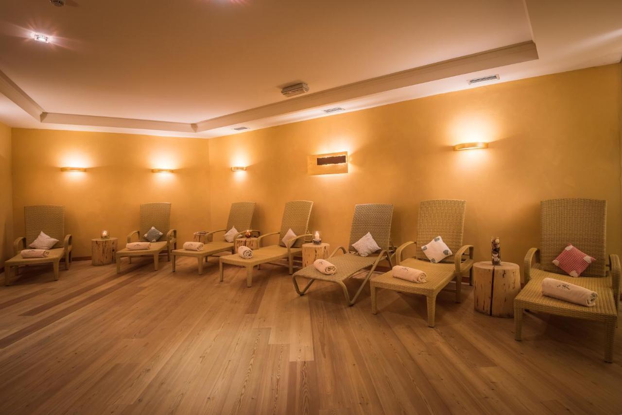 Hotel St. Raphael Мадона ди Кампильо Екстериор снимка