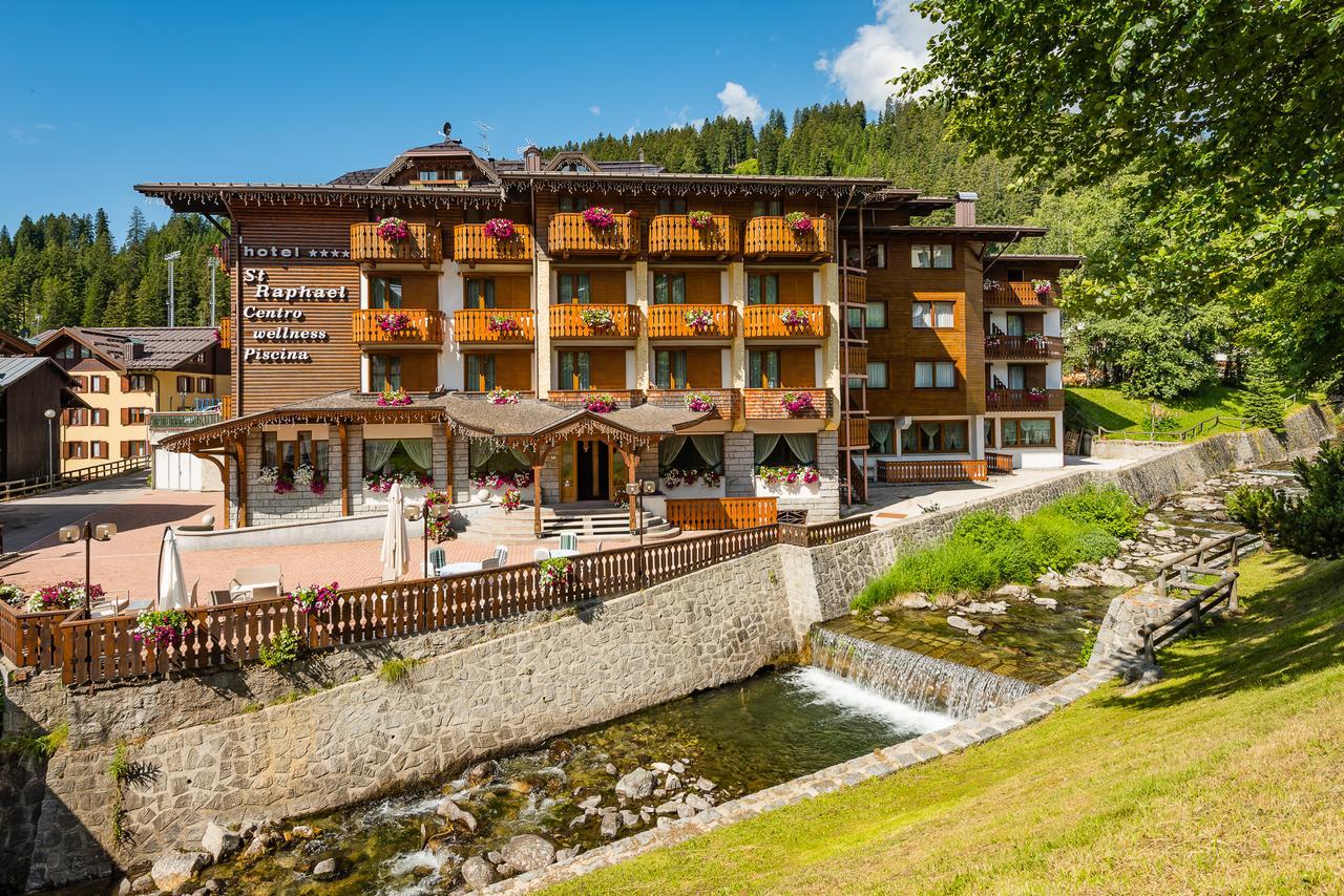 Hotel St. Raphael Мадона ди Кампильо Екстериор снимка
