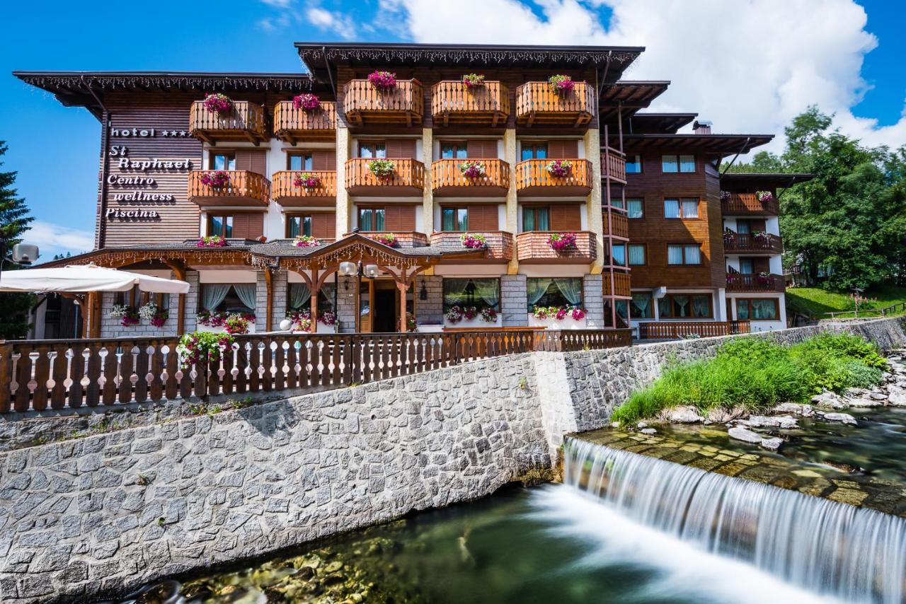 Hotel St. Raphael Мадона ди Кампильо Екстериор снимка