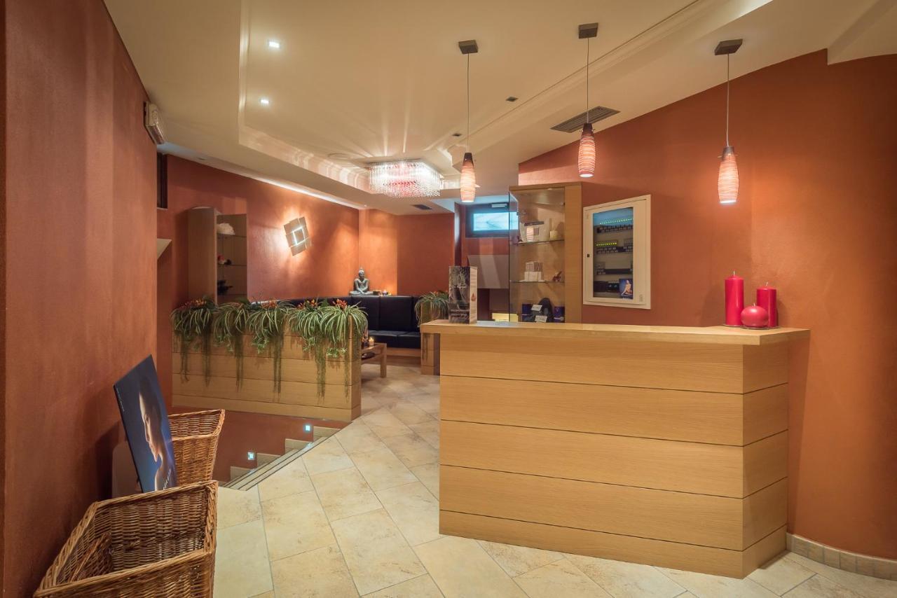 Hotel St. Raphael Мадона ди Кампильо Екстериор снимка