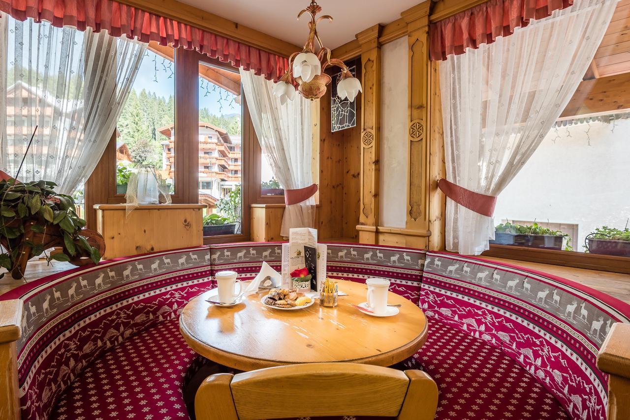 Hotel St. Raphael Мадона ди Кампильо Екстериор снимка