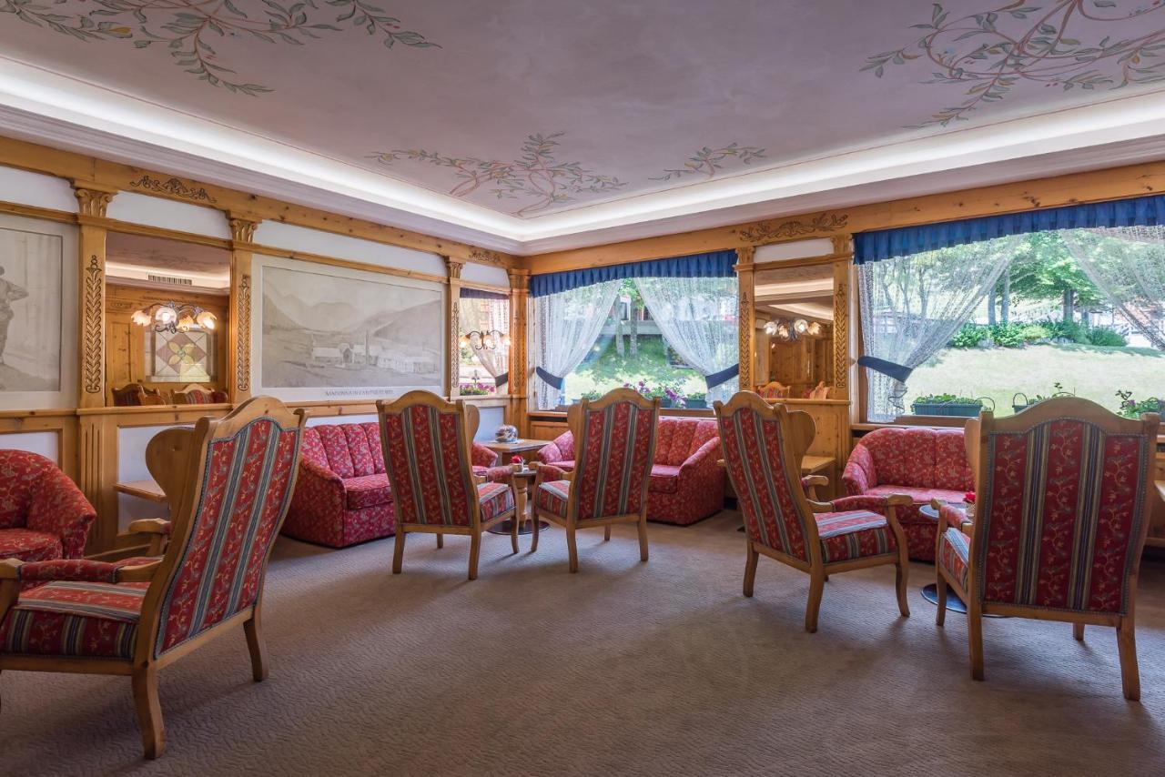 Hotel St. Raphael Мадона ди Кампильо Екстериор снимка