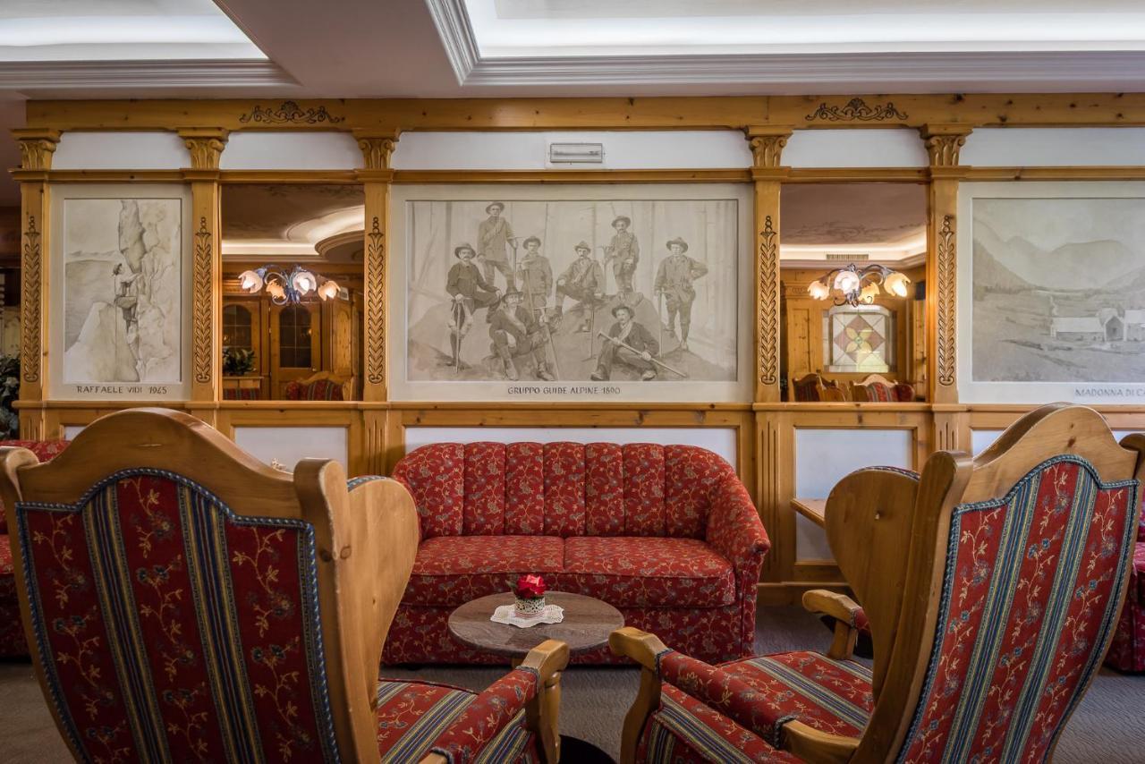 Hotel St. Raphael Мадона ди Кампильо Екстериор снимка