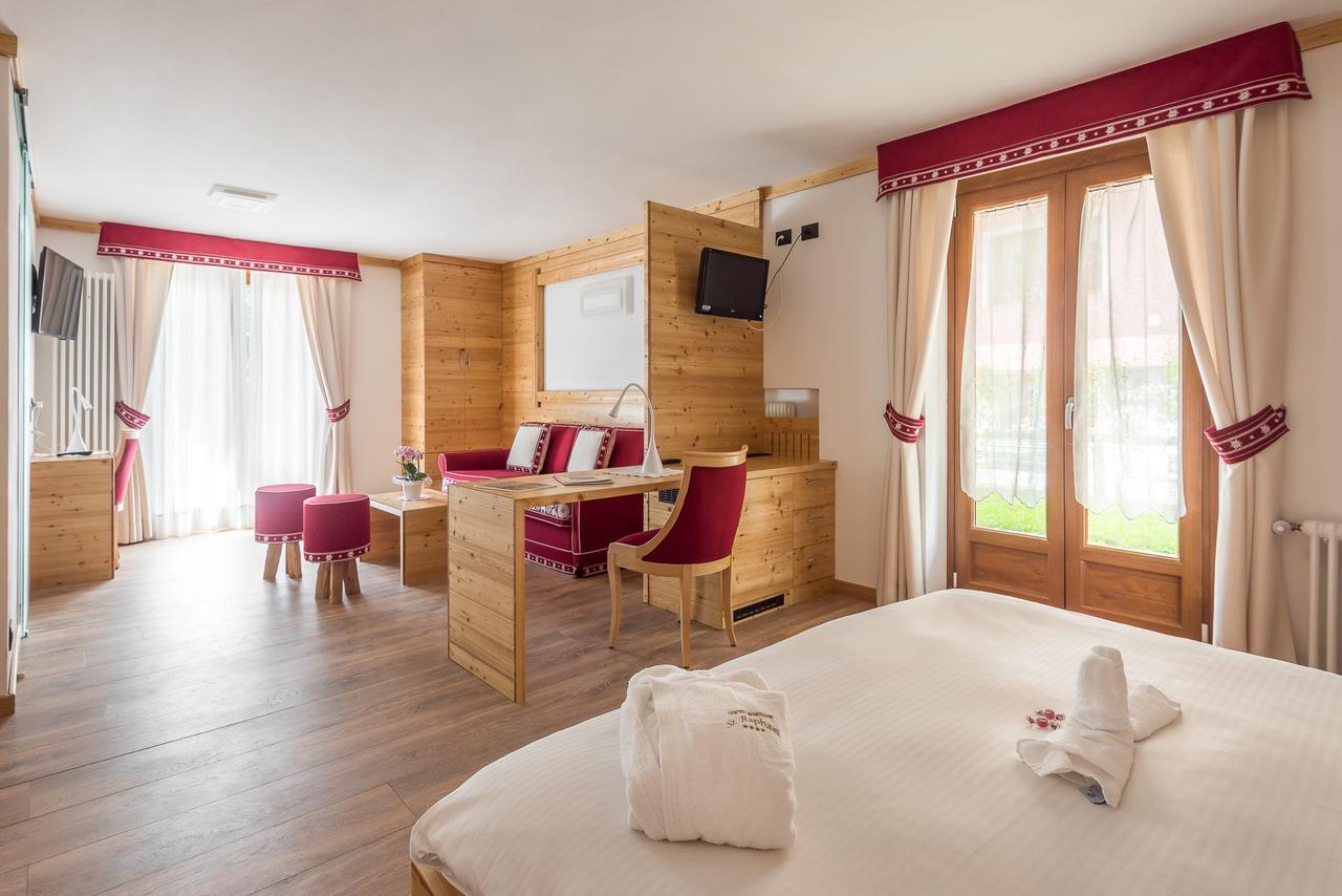 Hotel St. Raphael Мадона ди Кампильо Екстериор снимка