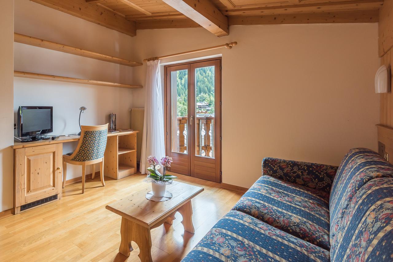 Hotel St. Raphael Мадона ди Кампильо Екстериор снимка