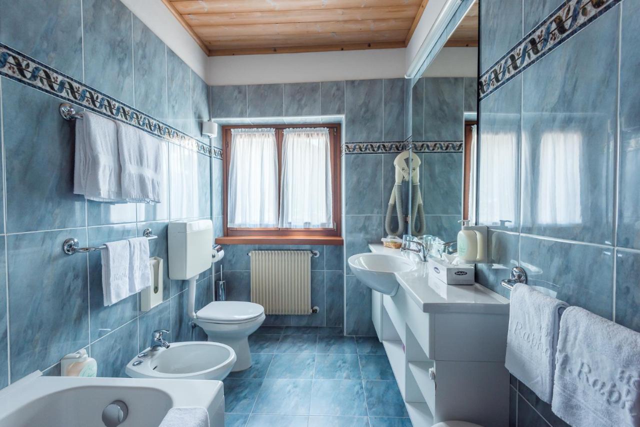 Hotel St. Raphael Мадона ди Кампильо Екстериор снимка